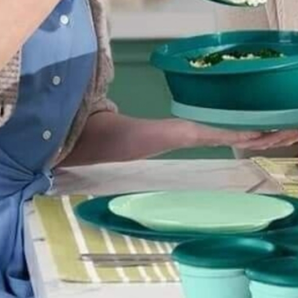 Tupperware set of 4, 8" Blossom Essentials Open House Dessert Plates Light Green - Picture 5 of 8